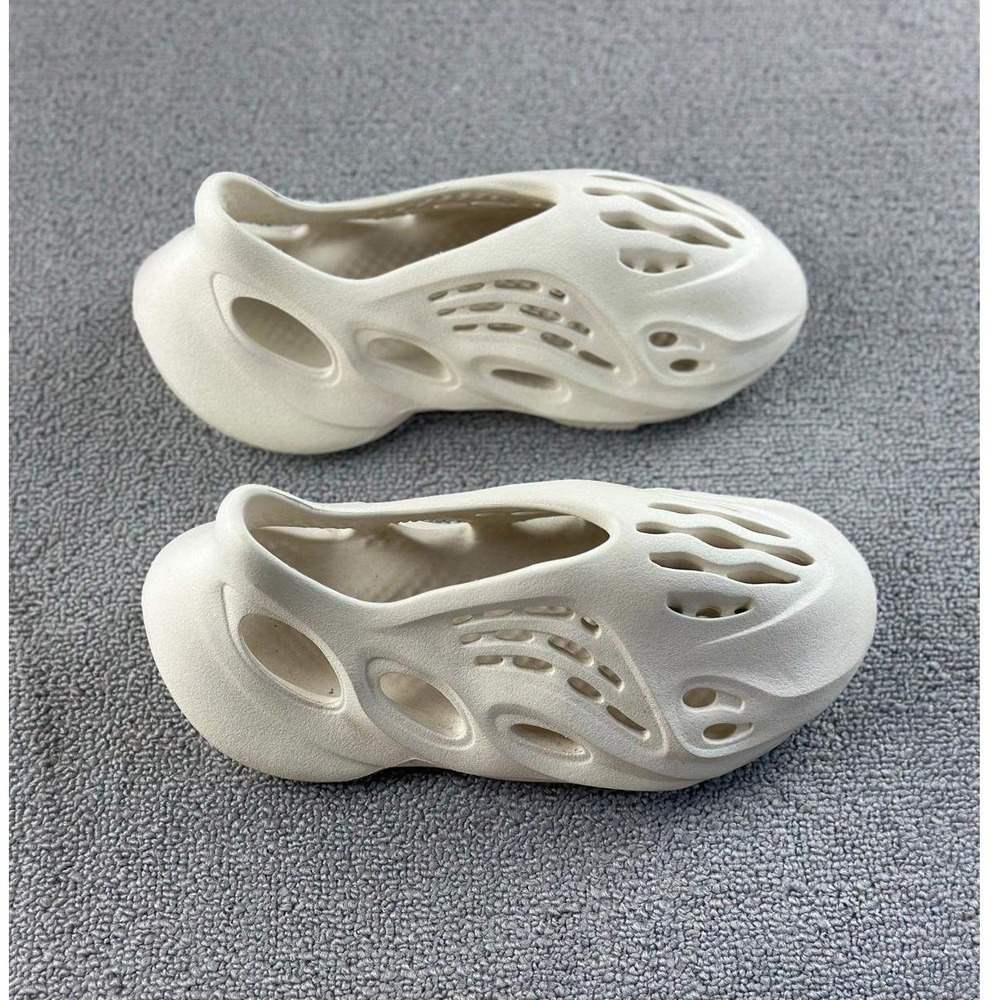 Adidas Yeezy Foam RnnR Shoes 5‎ US Slip On Lightweight 100% Authentic